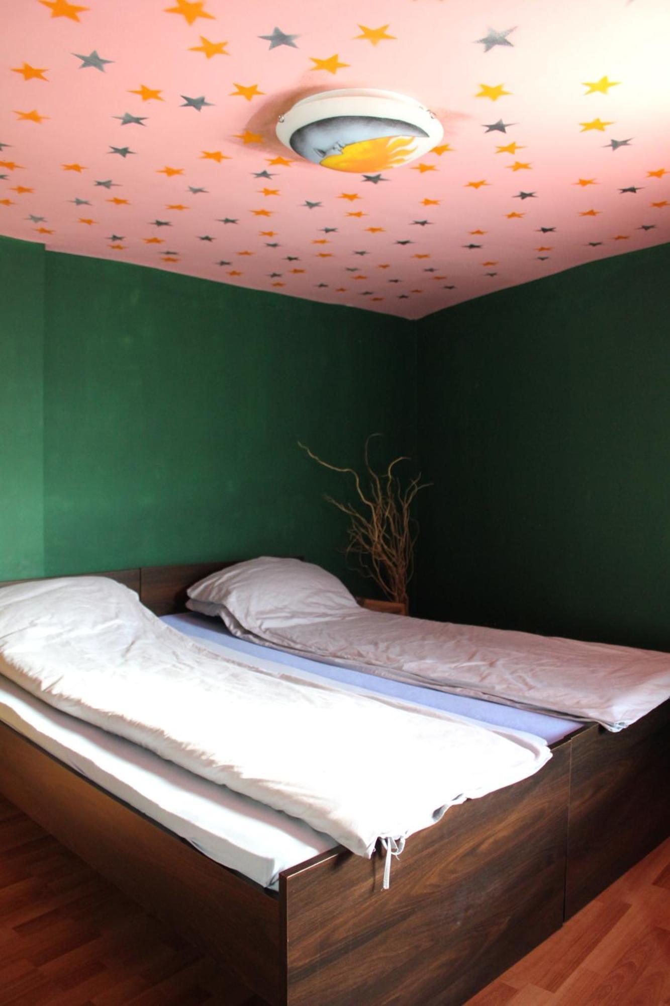 Fun House Hostel Bucharest Exterior photo